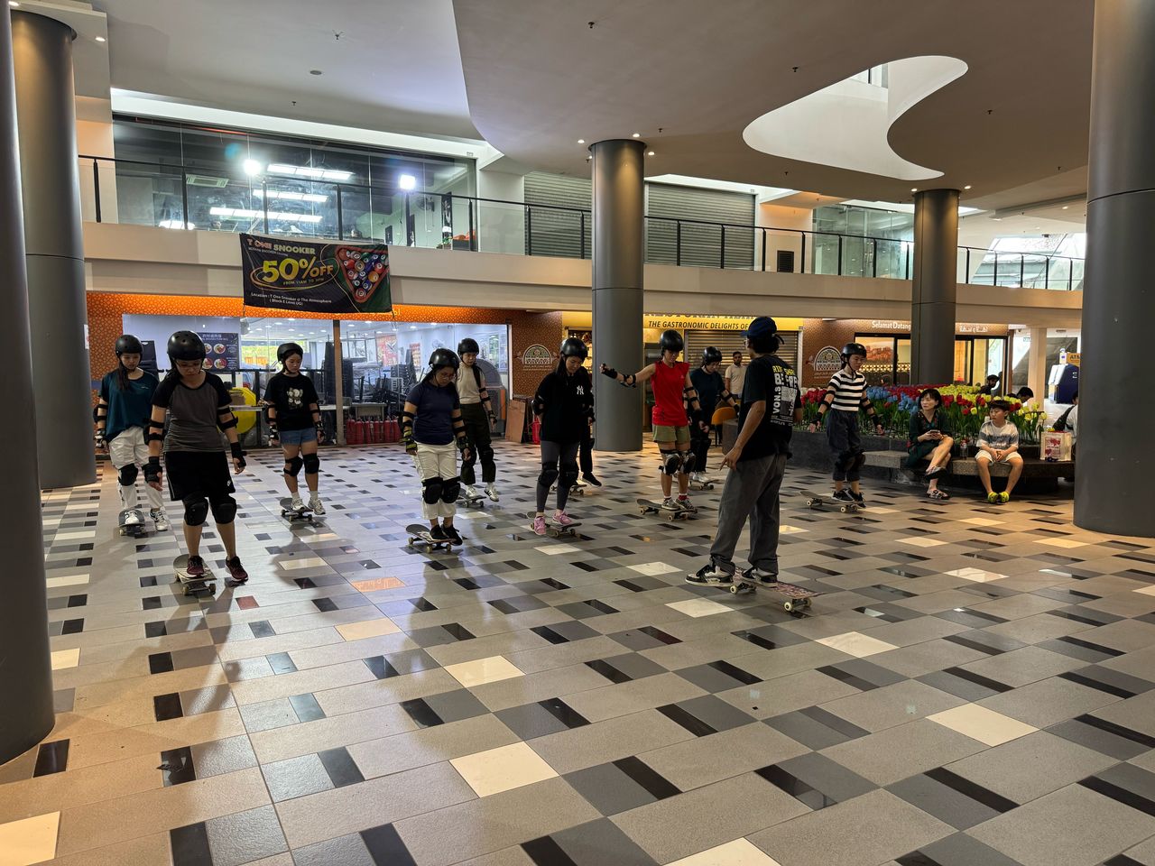 Ladies Skateboarding - Image 6