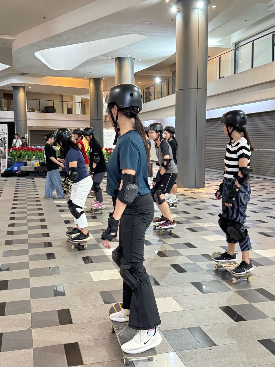 Ladies Skateboarding - Image 5