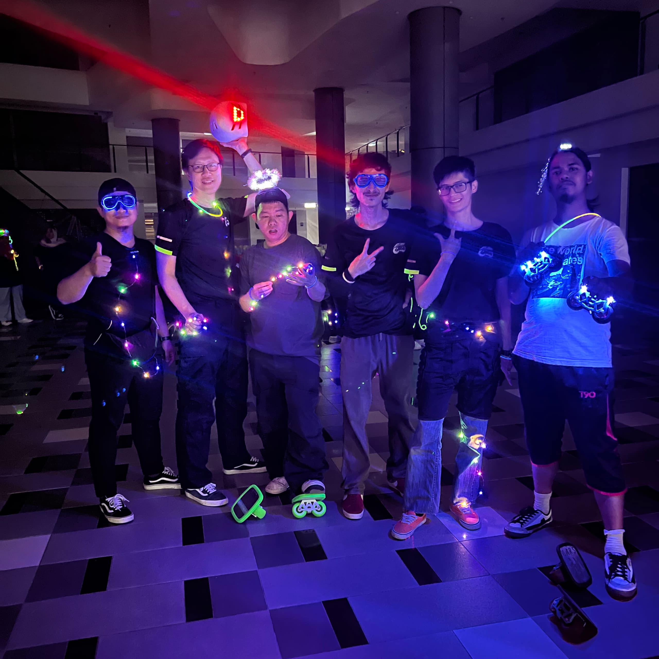 Freeskates Neon Night: Glow In The Dark - Image 6