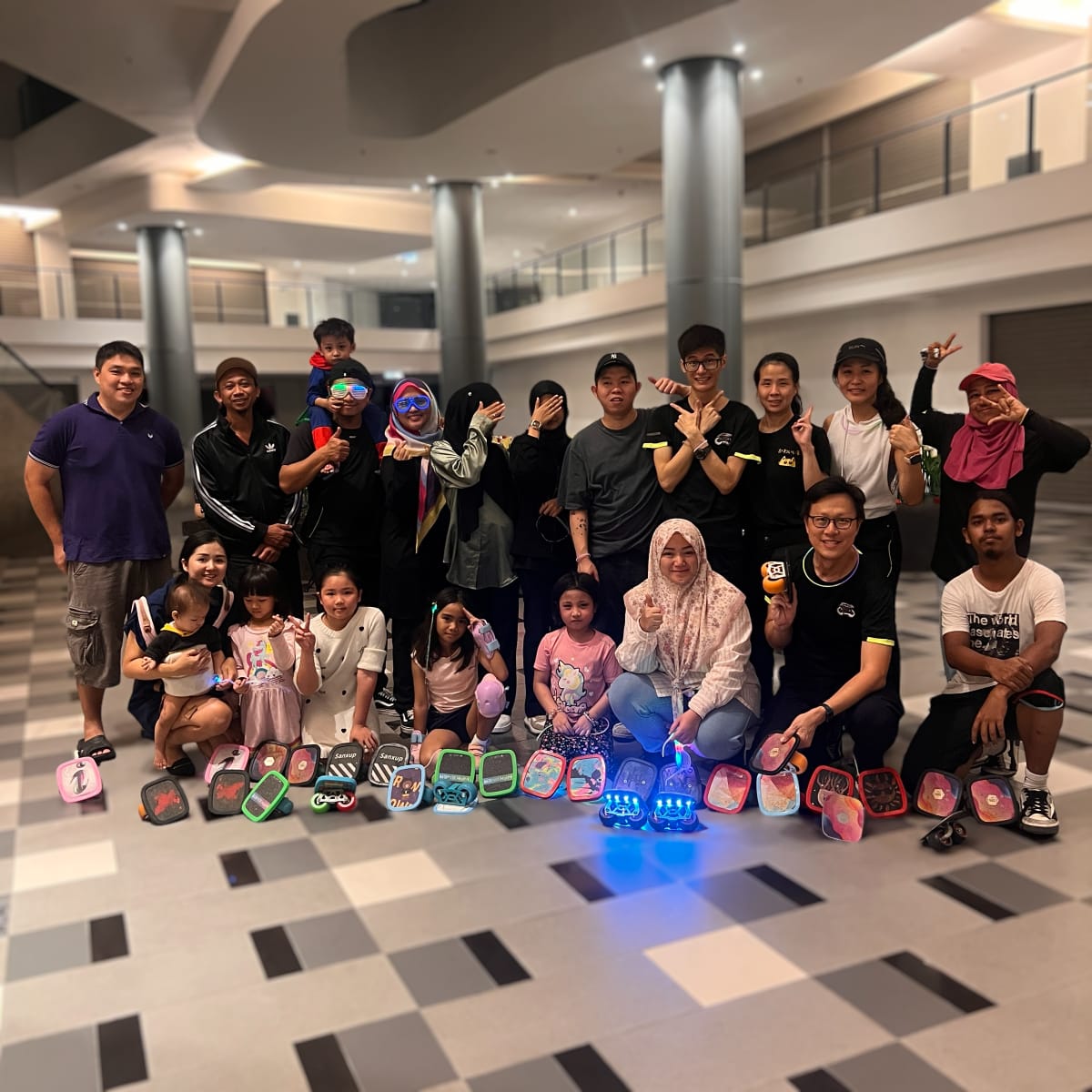 Freeskates Neon Night: Glow In The Dark - Image 2