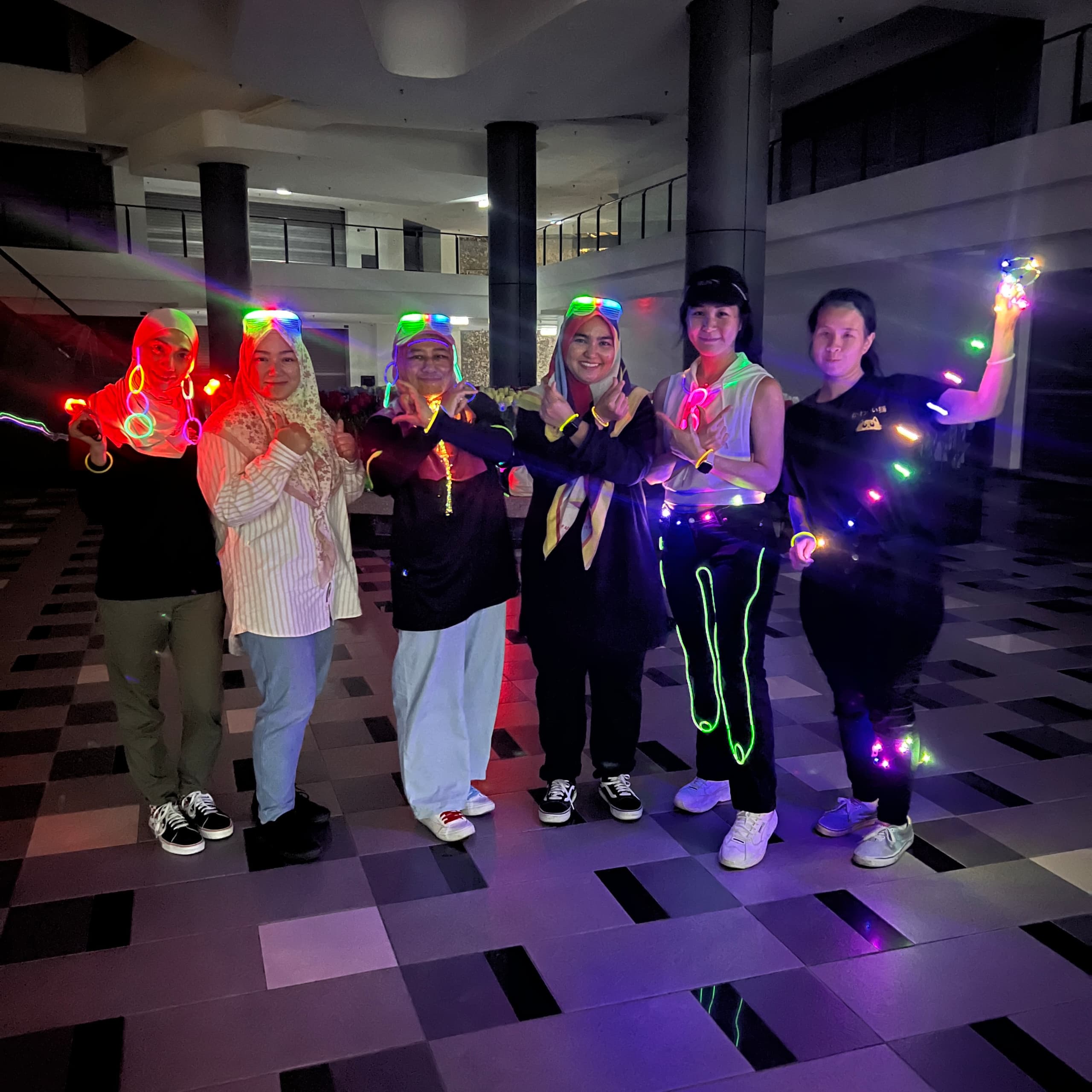 Freeskates Neon Night: Glow In The Dark - Image 3