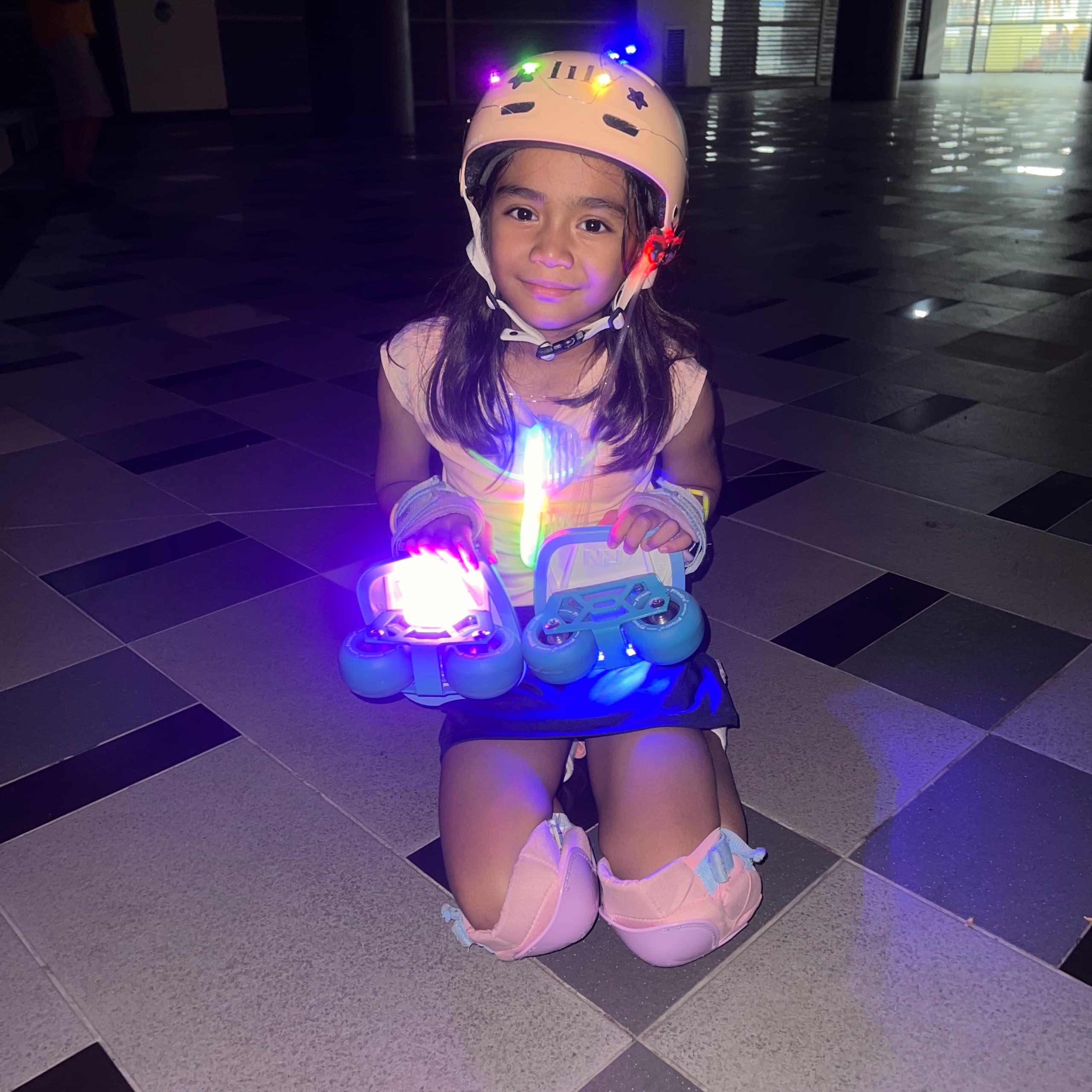 Freeskates Neon Night: Glow In The Dark - Image 7