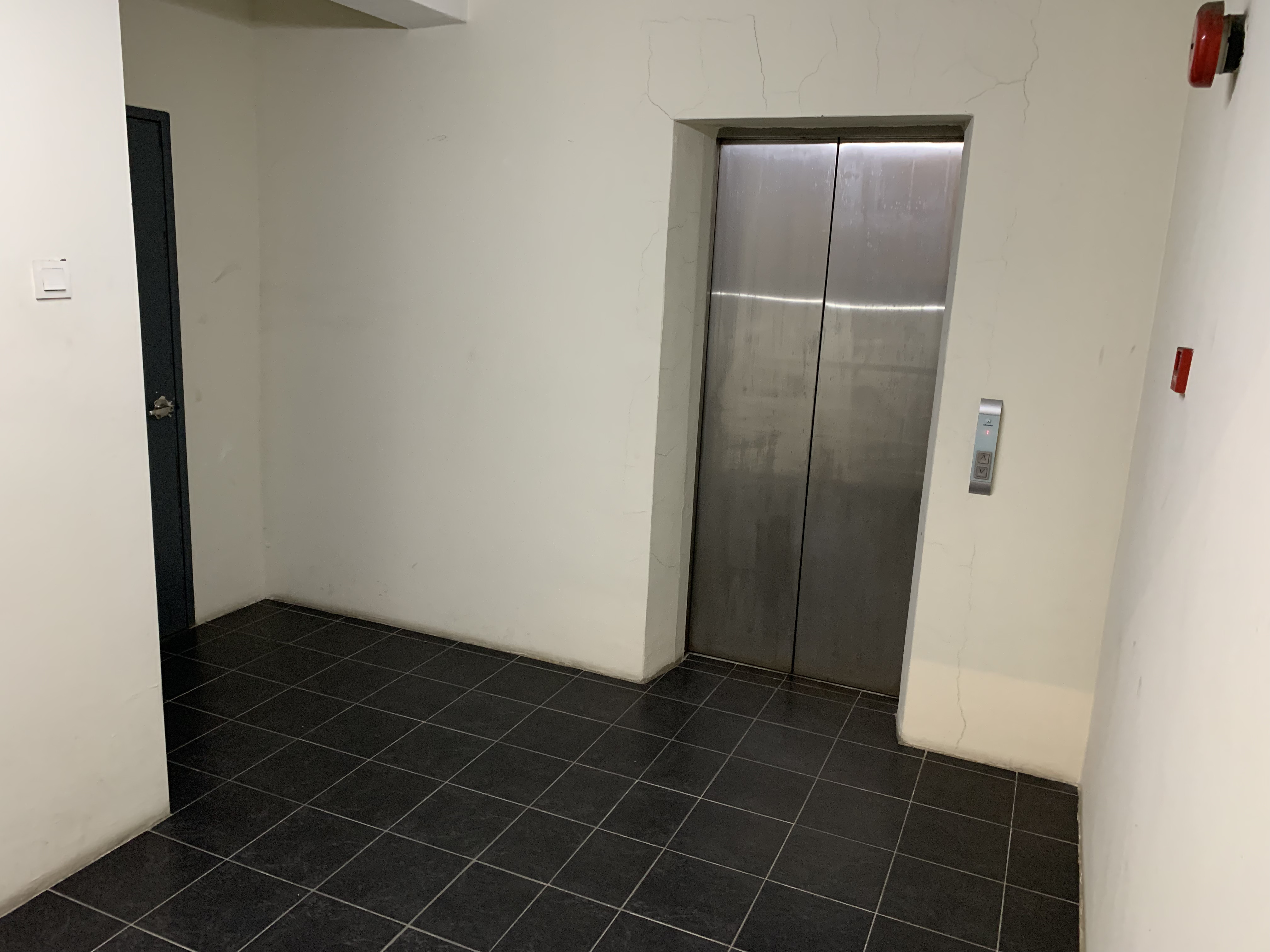 D-43 Corner with Lift Facility - Image 5