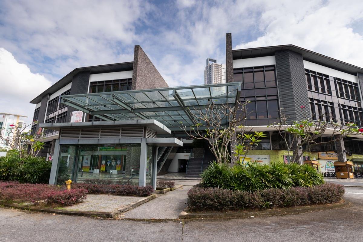 Block E Courtyard - Image 8