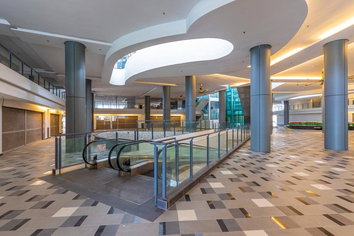 Block E Courtyard - Image 9