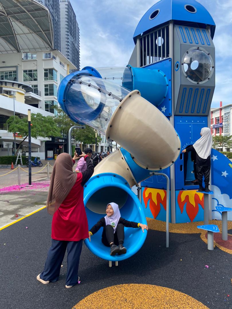 Kid’s Outdoor Playground - Image 3